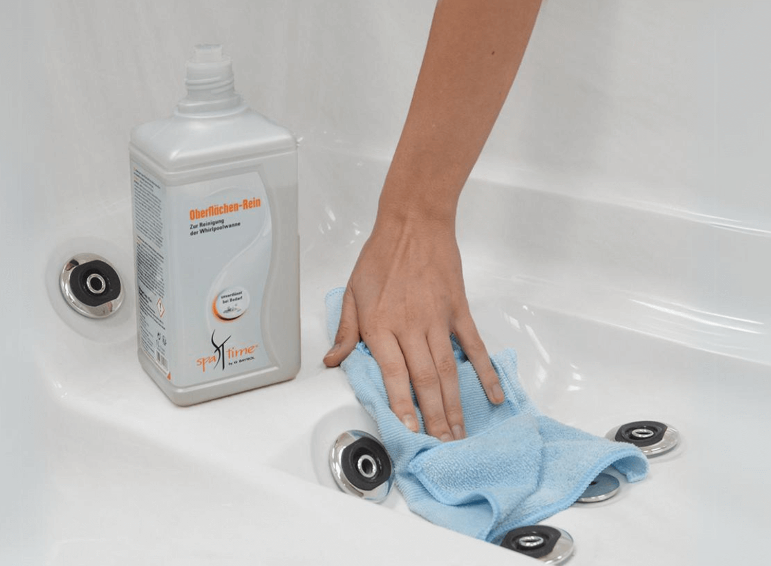 Reinigung & Pflege der Acrylwanne (Sanitäracryl)