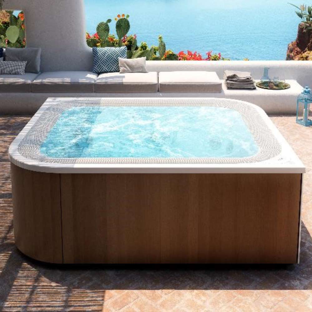 Jacuzzi Virtus mit Überlaufrinne und Eco Shield