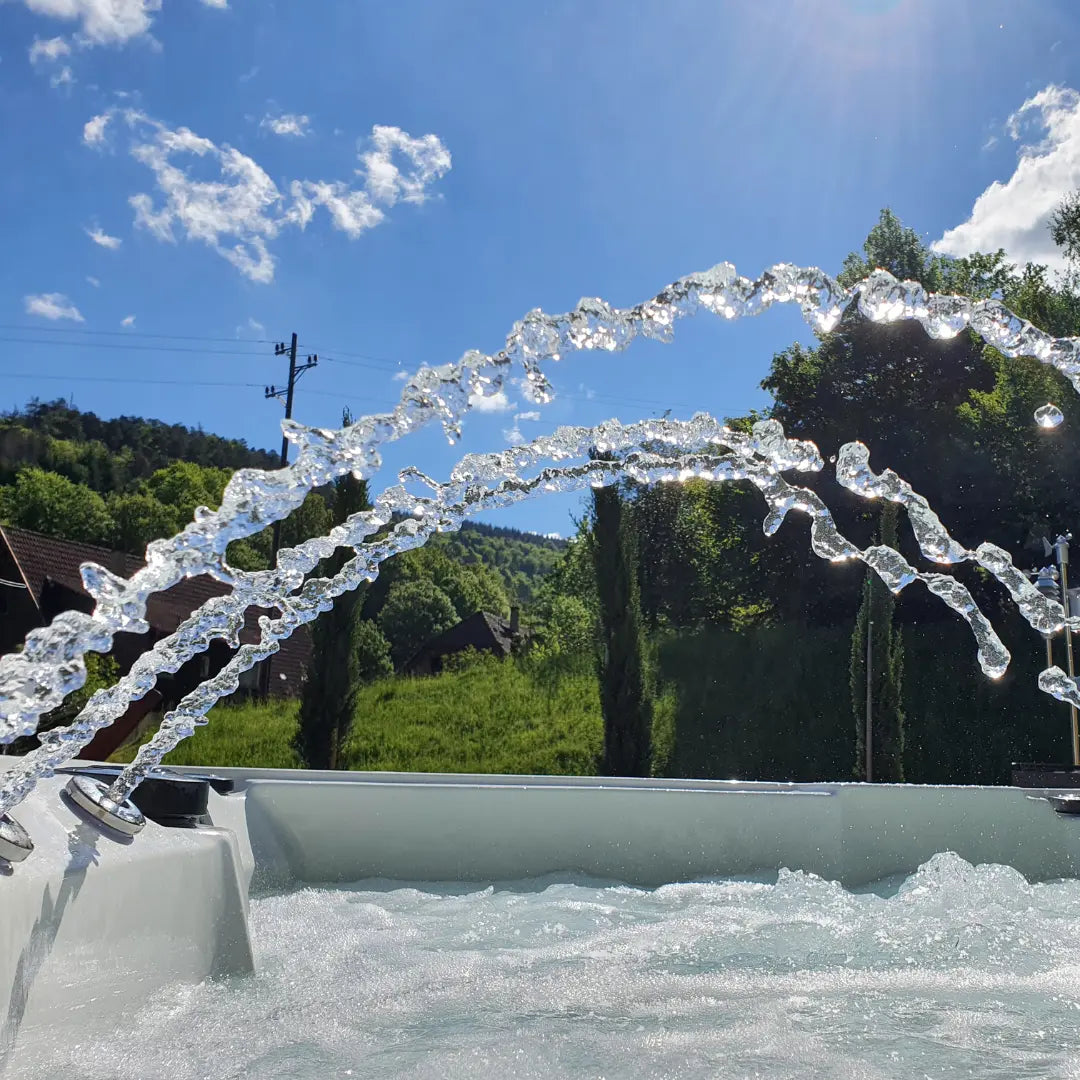 Outdoor Whirlpool | Ausstellungsstück | AIDA® Playa smartrelax | Carrara White | 5-6 Pers.